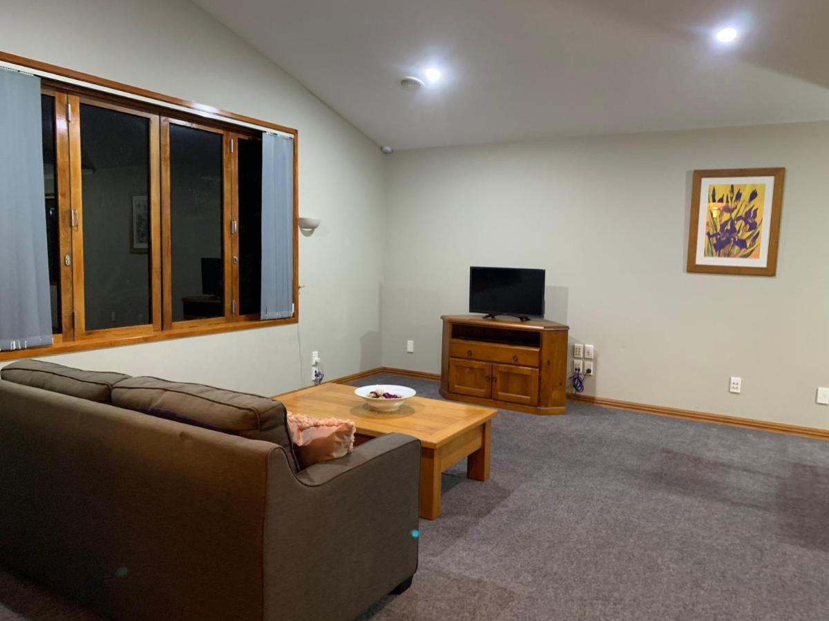 Huntington Holiday House Apartment Hamilton Exterior photo